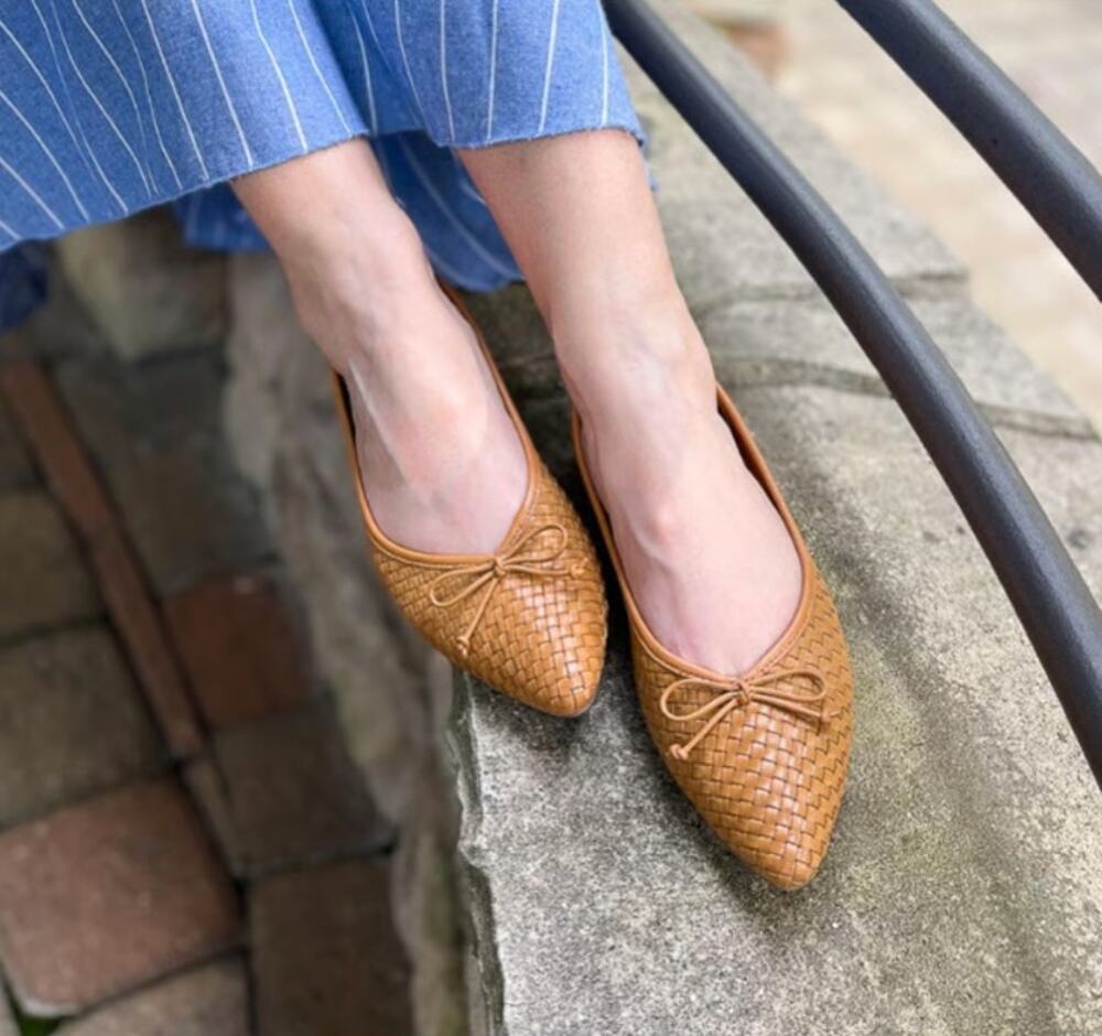 Women's Birdies The Goldfinch Tan Woven Pointed Toe Rafia Flats size 6.5